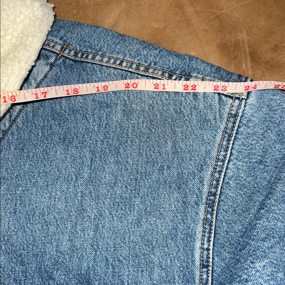 Men's Blue Sherpa-Lined Denim Jacket - Picture 5 of 6